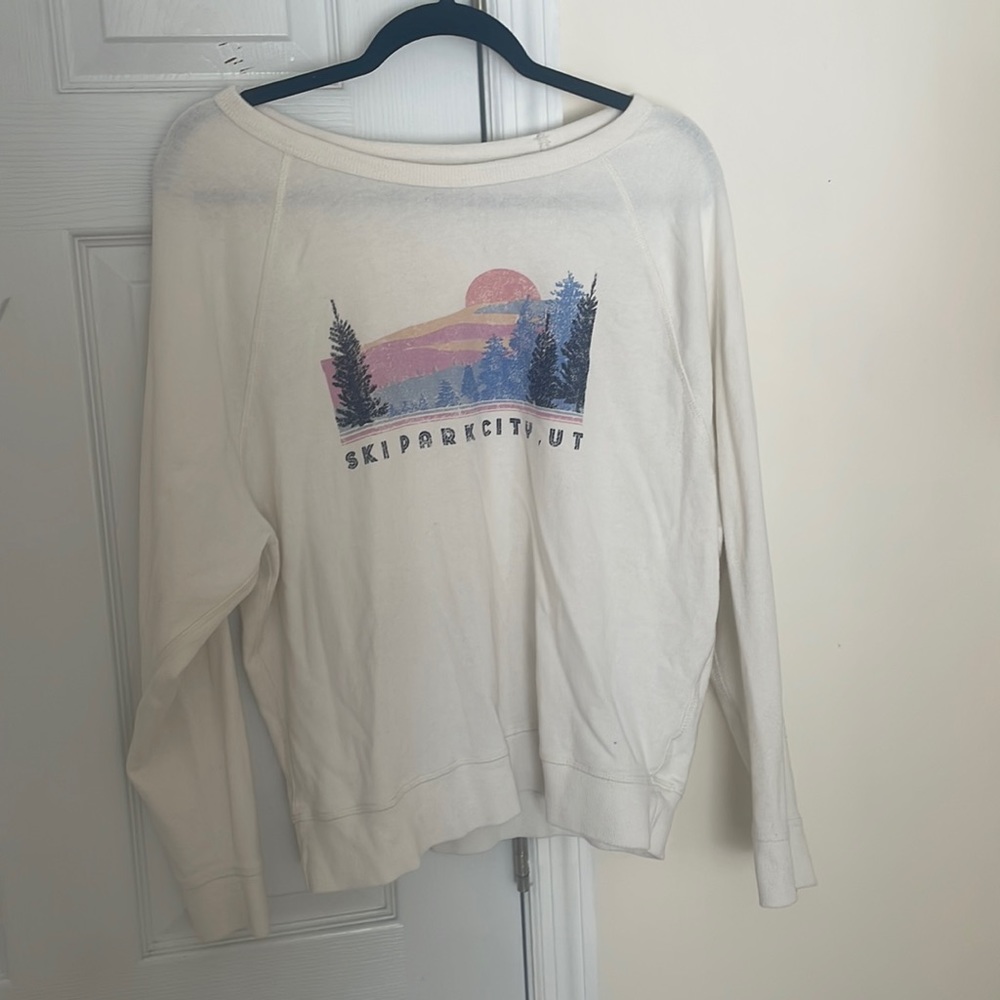 CREAM COLORED THIN SWEATSHIRT